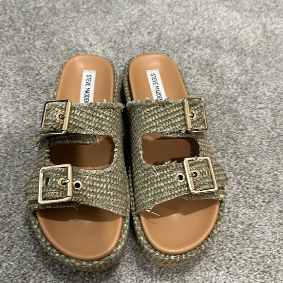 Steve Madden Olive Green Buckle Sandals - Picture 1 of 7